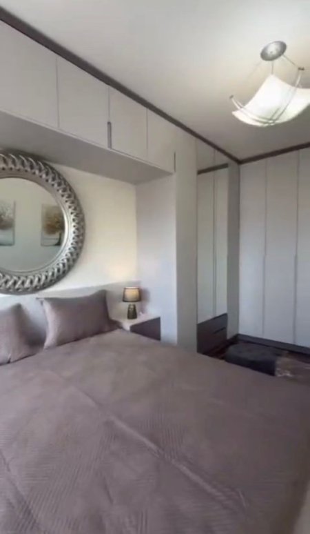 Tirane, jepet me qera apartament 1+1 , 76 m² 700 € (Përballë Colosseut)