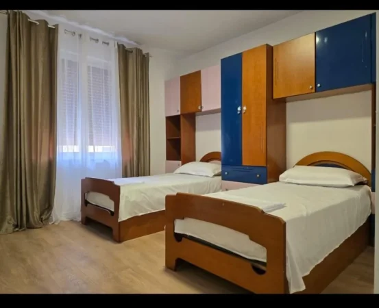 Tirane, jepet me qera apartament 2+1 Kati 8, 115 m² 850 € (Komuna Parisit)