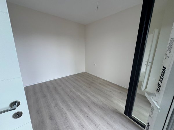 Tirane, jepet me qera apartament 1+1 Kati 4, 450 €