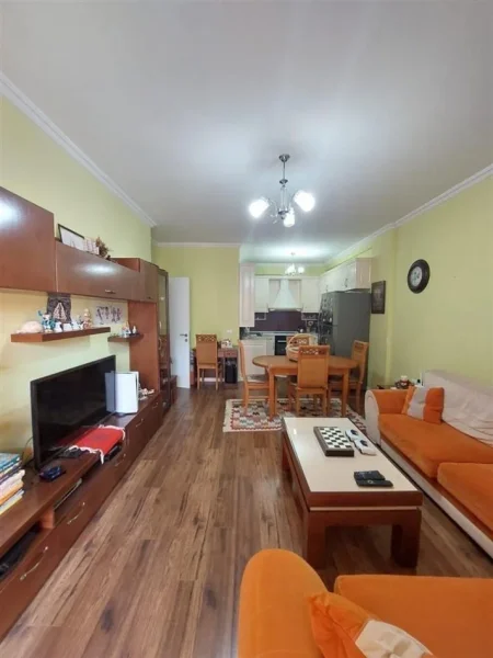 Tirane, shitet apartament 2+1 Kati 3, 78 m² 140.000 € (Kinostudio mbrapa Policis)