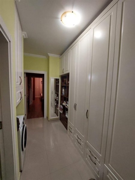 Tirane, shitet apartament 2+1 Kati 3, 78 m² 140.000 € (Kinostudio mbrapa Policis)