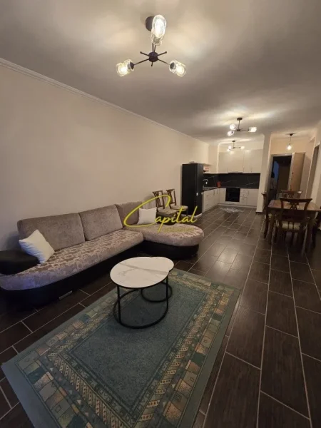 Tirane, jepet me qera apartament 2+1 Kati 3, 115 m² 500 € (YZBERISHT)