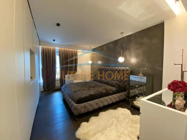Tirane, jepet me qera apartament 2+1+Ballkon+Post Parkimi Kati 4, 119 m² 1.600 € (Rruga Myslym Shyri)