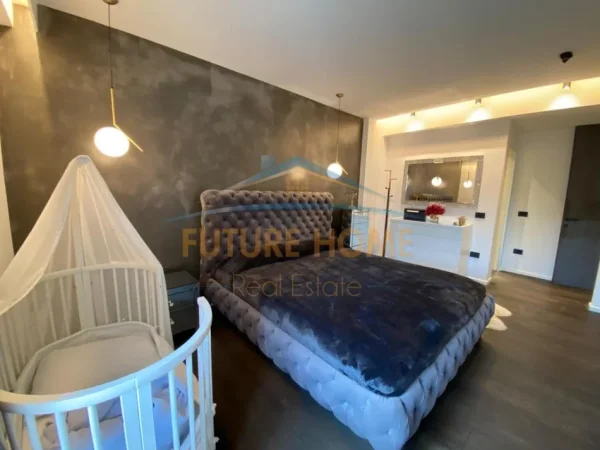 Tirane, jepet me qera apartament 2+1+Ballkon+Post Parkimi Kati 4, 119 m² 1.600 € (Rruga Myslym Shyri)