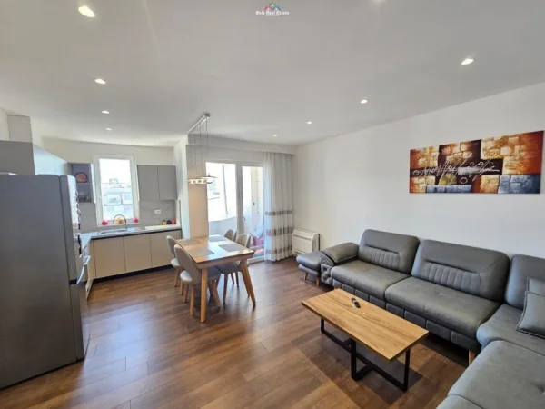 Tirane, jepet me qera apartament 2+1+Ballkon Kati 7, 100 m² 1.000 € (MINE PEZA)