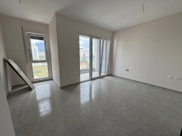 Tirane, jepet me qera apartament 1+1 Kati 4, 450 € (Rruga Jordan Misja)