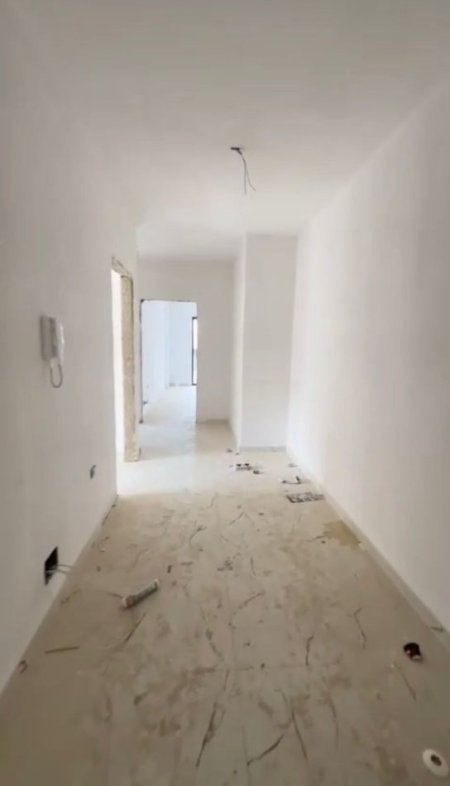 Tirane, jepet me qera apartament 3+1 , 145 m² 1.000 € (Përballë Hotel Colosseum)