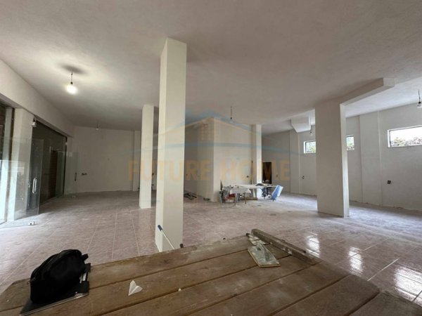 Tirane, jepet me qera ambjent biznesi Kati 0, 180 m² 1.500 € 