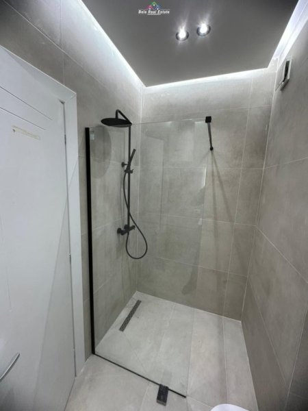 Tirane, jepet me qera zyre Kati 6, 128 m² 1.100 € (Nexho Konomi)