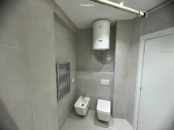 Tirane, jepet me qera zyre Kati 6, 128 m² 1.100 € (Nexho Konomi)