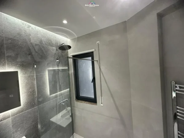 Tirane, jepet me qera zyre Kati 6, 128 m² 1.100 € (Nexho Konomi)