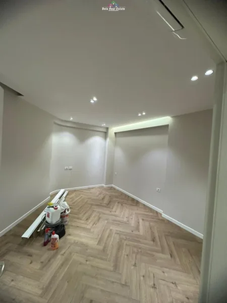 Tirane, jepet me qera zyre Kati 6, 128 m² 1.100 € (Nexho Konomi)