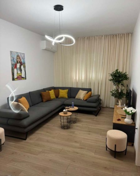 Tirane, jepet me qera apartament 2+1 Kati 2, 90 m² 950 € (Rruga Durresit)