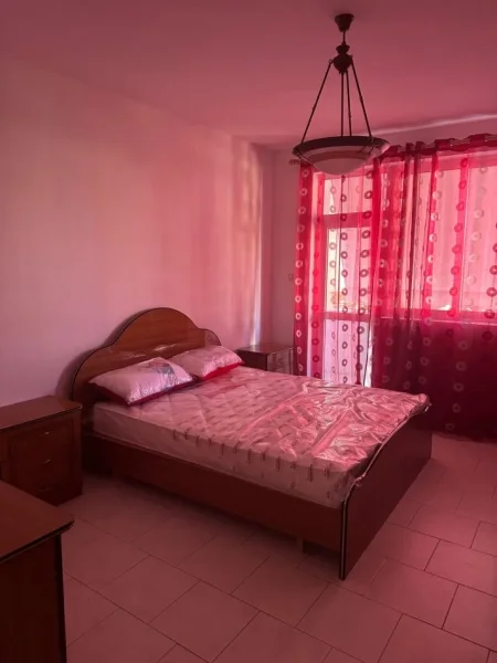 Tirane, jepet me qera 2+1 Kati 2, 100 m² 650 € (VASIL SHANTO)