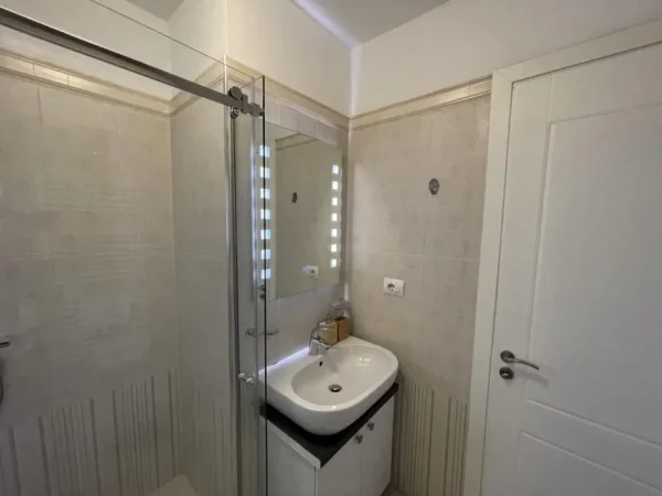 Tirane, jepet me qera apartament 2+1 Kati 3, 80 m² 800 € (rruga kosovareve)