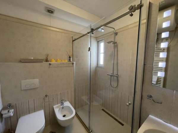 Tirane, jepet me qera apartament 2+1 Kati 3, 80 m² 800 € (rruga kosovareve)