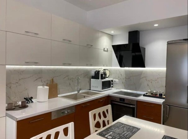 Tirane, jepet me qera apartament 2+1 Kati 3, 80 m² 800 € (rruga kosovareve)