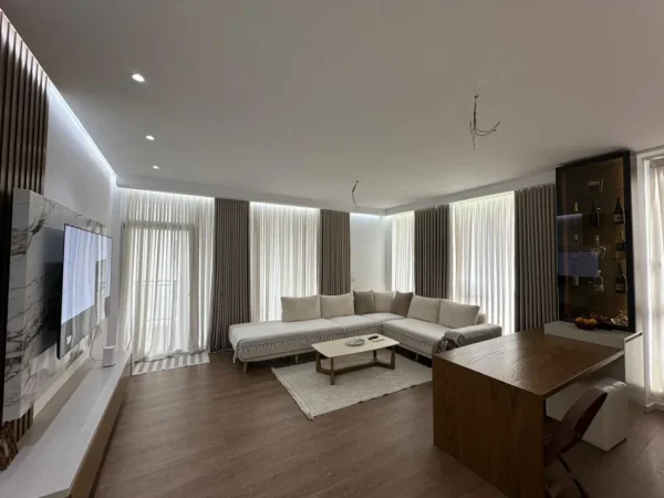 Tirane, shitet apartament 3+1+Ballkon Kati 3, 151 m² 350.000 €