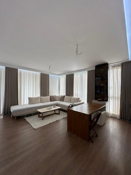 Tirane, shitet apartament 3+1+Ballkon Kati 3, 151 m² 350.000 €