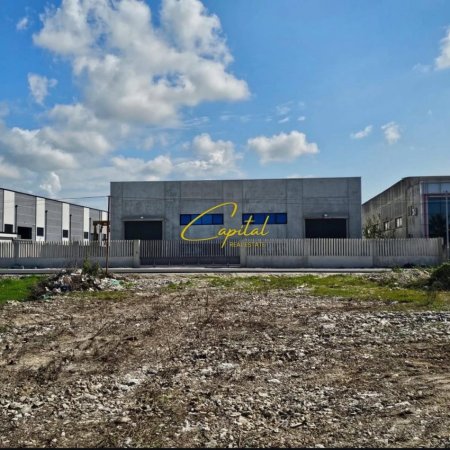 Tirane, jepet me qera magazine Kati 4, 3.500 m² 9.000 € (AUTOSTRADA TR-DR)