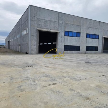 Tirane, jepet me qera magazine Kati 4, 3.500 m² 9.000 € (AUTOSTRADA TR-DR)