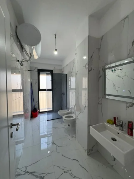 Tirane, shitet apartament 2+1 Kati 1, 105 m² 210.000 €