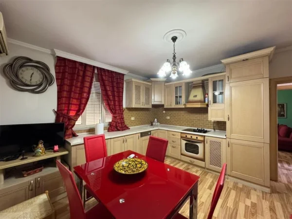 Tirane, jepet me qera 2+1 Kati 3, 57 m² 630 € (RRUGA FORTUZI)
