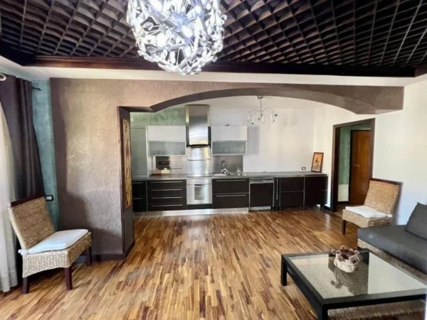 Tirane, shitet apartament 2+1 , 117 m² 298.000 € 