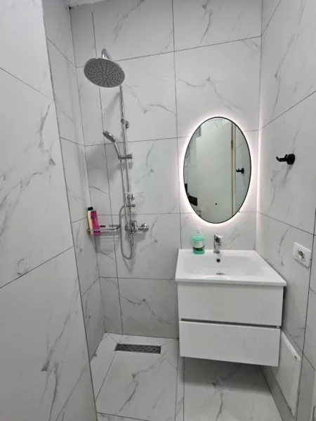 Tirane, shitet garsonier Kati 10, 30 m² 93.000 € (Kompleksi Kontakt)