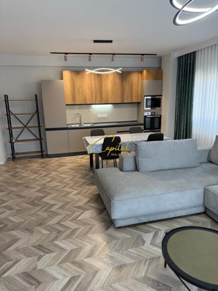 Tirane, jepet me qera apartament 3+1 Kati 3, 125 m² 900 € (PAZARI I RI)