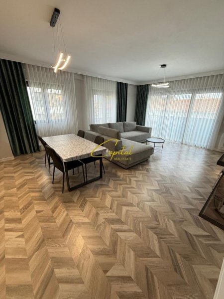 Tirane, jepet me qera apartament 3+1 Kati 3, 125 m² 900 € (PAZARI I RI)