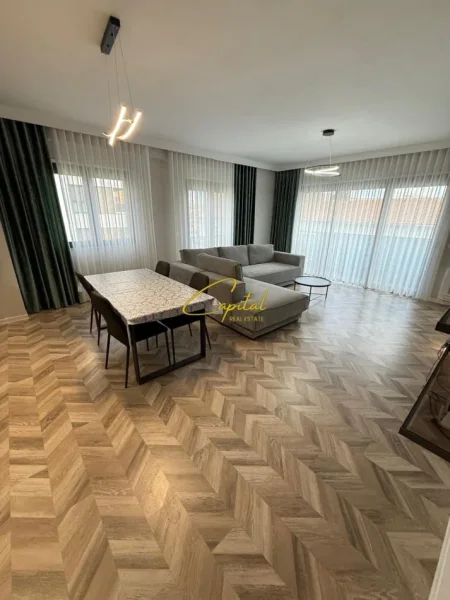 Tirane, jepet me qera apartament 3+1 Kati 3, 125 m² 900 € (PAZARI I RI)