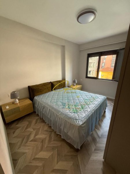 Tirane, jepet me qera apartament 3+1 Kati 3, 125 m² 900 € (PAZARI I RI)