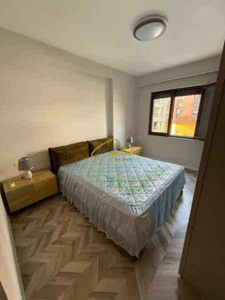 Tirane, jepet me qera apartament 3+1 Kati 3, 125 m² 900 € (PAZARI I RI)