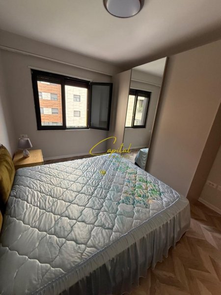 Tirane, jepet me qera apartament 3+1 Kati 3, 125 m² 900 € (PAZARI I RI)