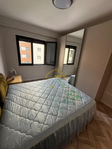 Tirane, jepet me qera apartament 3+1 Kati 3, 125 m² 900 € (PAZARI I RI)