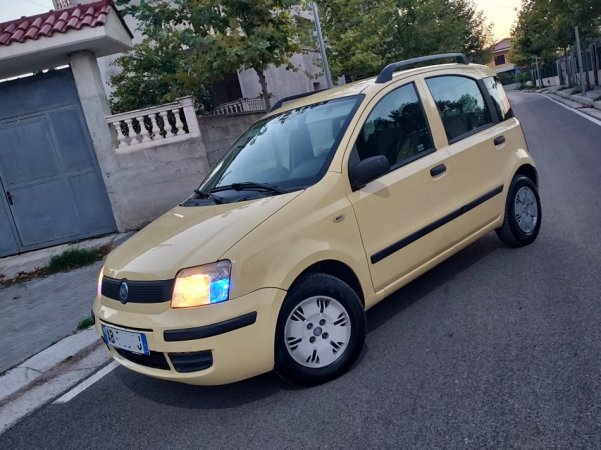 Vlore, shes makine Fiat Panda Automat 2009 1.2 Ben,in/Gas(Fabrike) Benzin+Gaz, e verdhë automatik Kondicioner 162.056 km 4.200 €