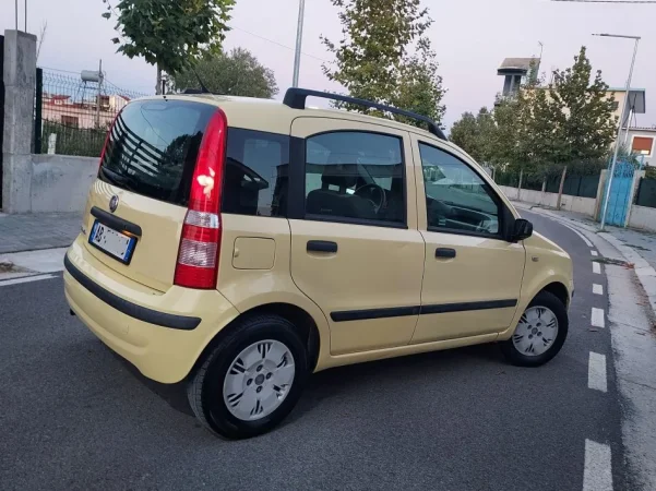 Vlore, shes makine Fiat Panda Automat 2009 1.2 Ben,in/Gas(Fabrike) Benzin+Gaz, e verdhë automatik Kondicioner 162.056 km 4.200 €