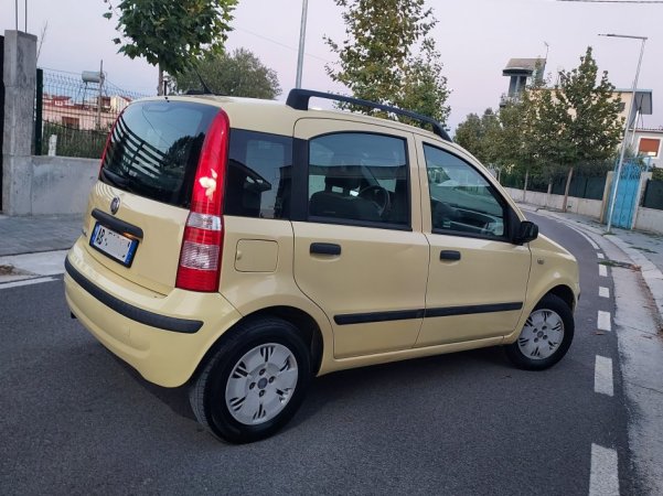Vlore, shes makine Fiat Panda Automat 2009 1.2 Ben,in/Gas(Fabrike) Benzin+Gaz, e verdhë automatik Kondicioner 162.056 km 4.200 €