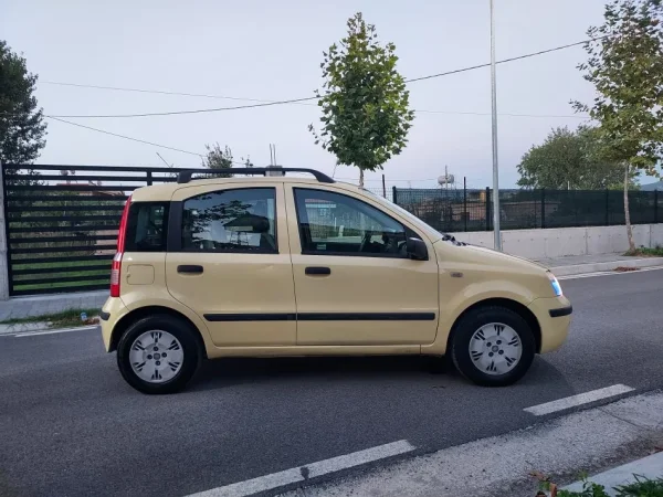 Vlore, shes makine Fiat Panda Automat 2009 1.2 Ben,in/Gas(Fabrike) Benzin+Gaz, e verdhë automatik Kondicioner 162.056 km 4.200 €