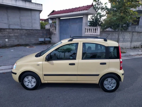 Vlore, shes makine Fiat Panda Automat 2009 1.2 Ben,in/Gas(Fabrike) Benzin+Gaz, e verdhë automatik Kondicioner 162.056 km 4.200 €