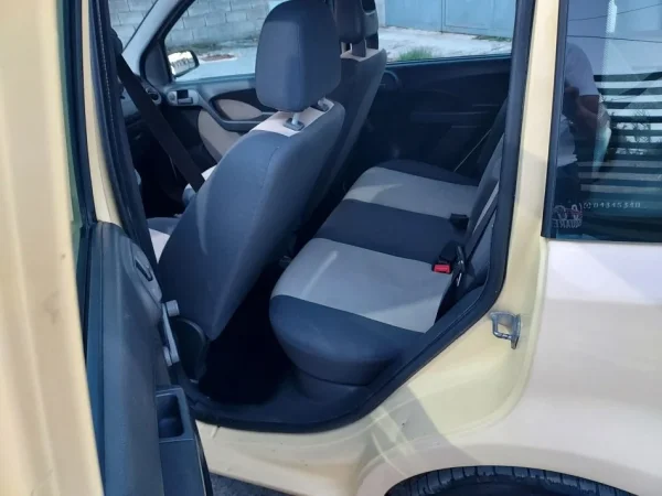 Vlore, shes makine Fiat Panda Automat 2009 1.2 Ben,in/Gas(Fabrike) Benzin+Gaz, e verdhë automatik Kondicioner 162.056 km 4.200 €