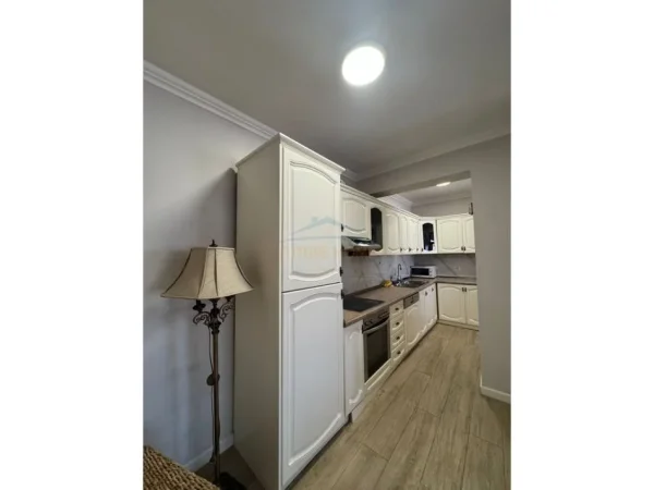 Qera – Apartament 3+1, Rruga Sulejman Pasha, Qender, Tiranë