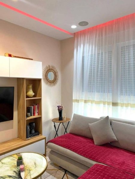 Tirane, jepet me qera apartament 2+1 Kati 3, 70 m² 550 € (ALI DEMI)