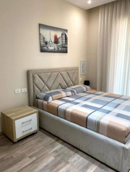 Tirane, jepet me qera apartament 2+1 Kati 3, 70 m² 550 € (ALI DEMI)