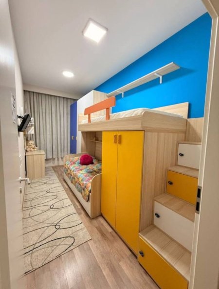 Tirane, jepet me qera apartament 2+1 Kati 3, 70 m² 550 € (ALI DEMI)