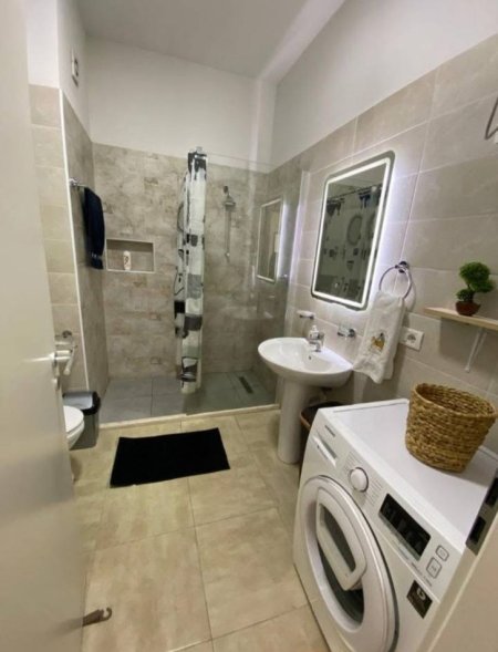 Tirane, jepet me qera apartament 2+1 Kati 3, 70 m² 550 € (ALI DEMI)