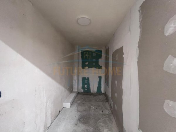 Tirane, jepet me qera ambjent biznesi Kati 0, 130 m² 2.000 € 