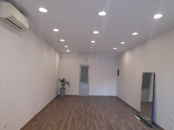 Tirane, jepet me qera dyqan Kati 0, 43 m² 850 € (MINE PEZA)