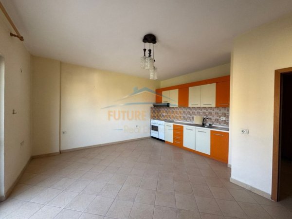 Tirane, jap me qera apartament 1+1+Ballkon Kati 3, 66 m² 400 € (LAPRAKE)